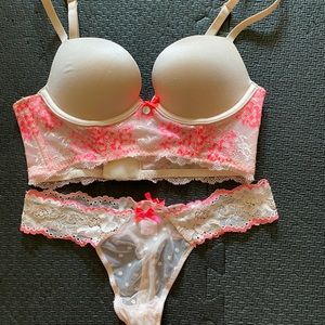 Victoria’s Secret set